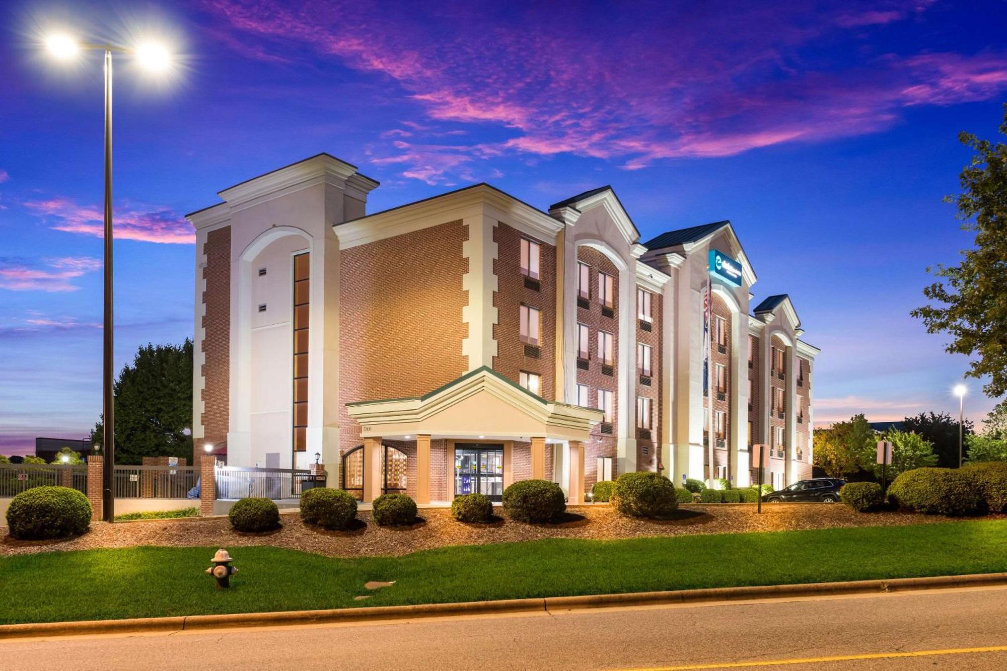 Clarion Pointe Greensboro Airport Otel Dış mekan fotoğraf